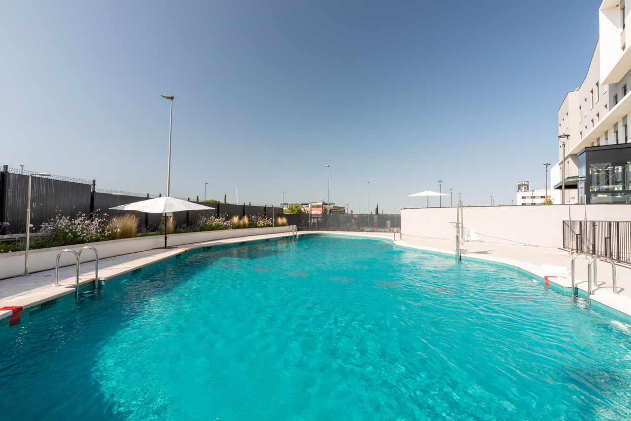 Piscina y solárium Rivas