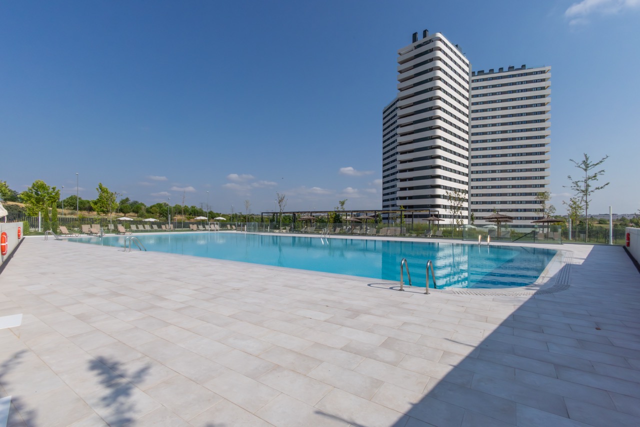 Piscina y solárium Alcobendas